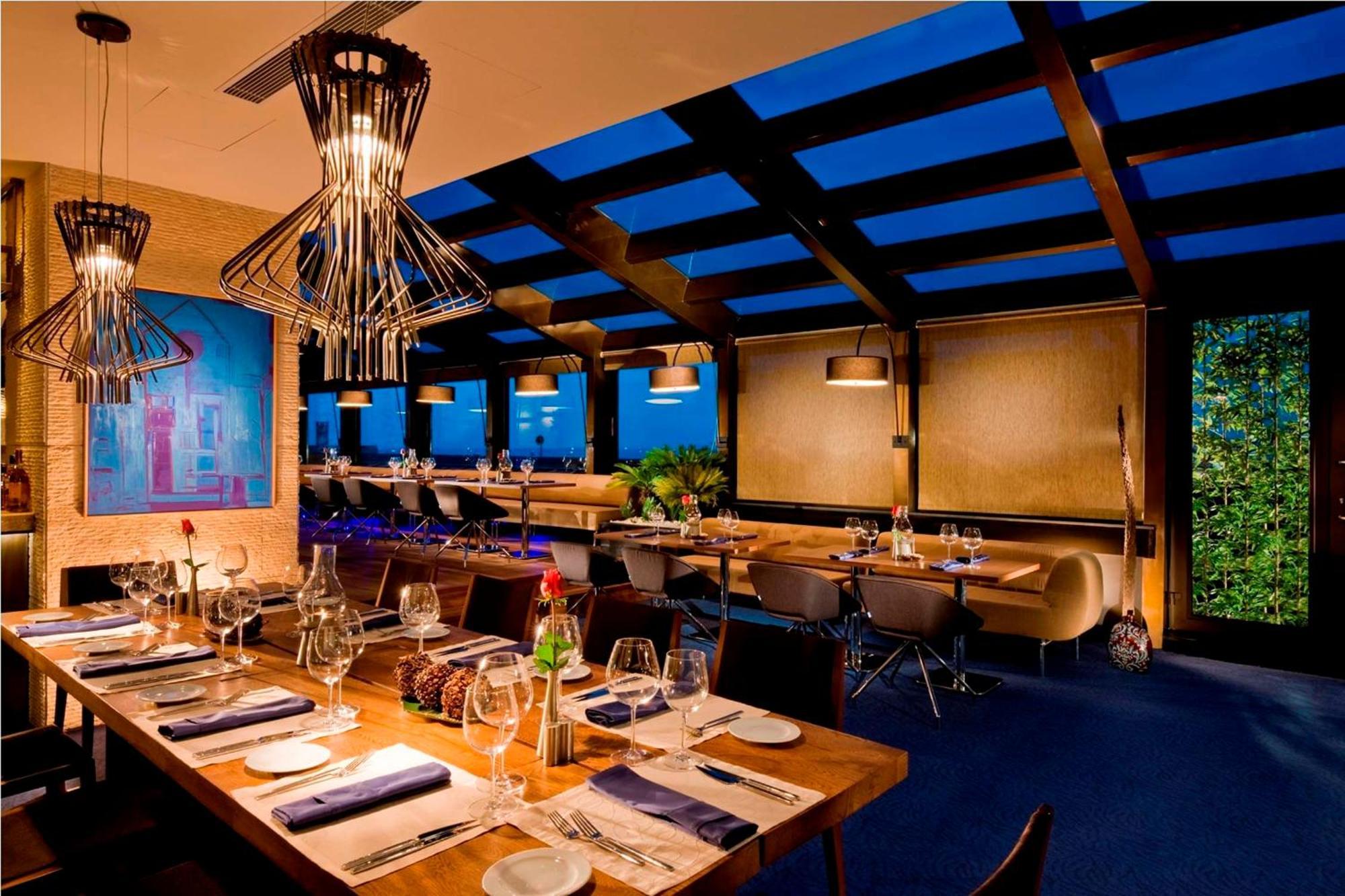 伊斯坦布尔老城希尔顿双树酒店 外观 照片 The interior of the restaurant